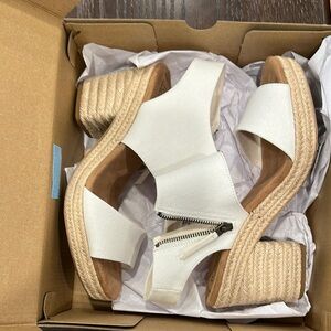 Women's Tom’s White Sandals with Zipper Detail